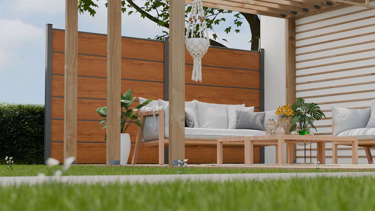 planeo Gardence Simply Premium - PVC-Steckzaun Golden Oak mit Lisenen in Anthrazit 180 x 180 cm