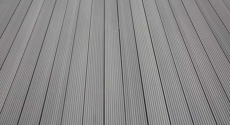 Komplett-Set TitanWood 4m Hohlkammerdiele Rillenstruktur Hellgrau 8.8m² inkl. Alu-UK