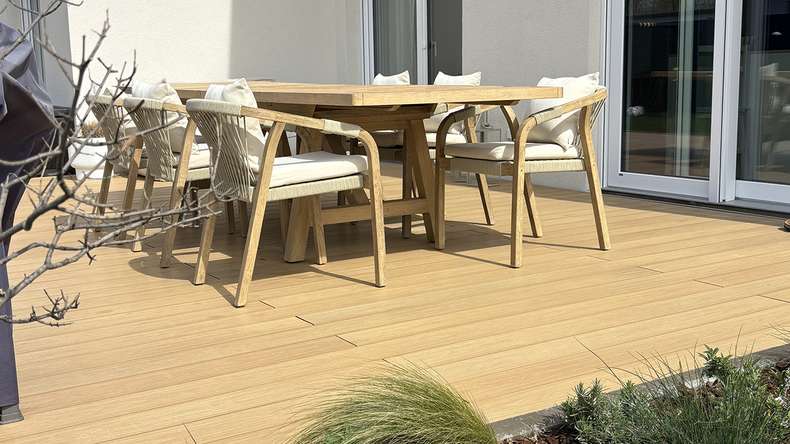 planeo CoEXWood WPC Terrassendiele Massiv ummantelt - Sand/Karamell 4.2m strukturiert
