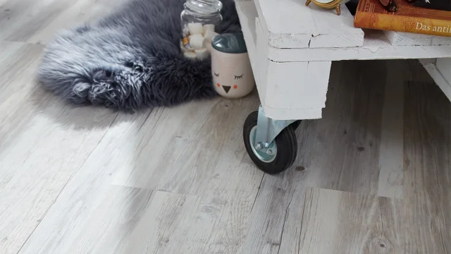 Non-slip vinyl flooring