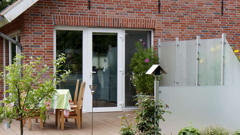 planeo Gardence Flair - Glas-Sichtschutz Schräg rechts Satiniert 90 x 180 cm