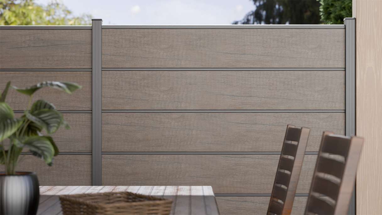 planeo Gardence Simply Premium - PVC-Steckzaun Monument Oak mit Lisenen in Anthrazit 180 x 180 cm