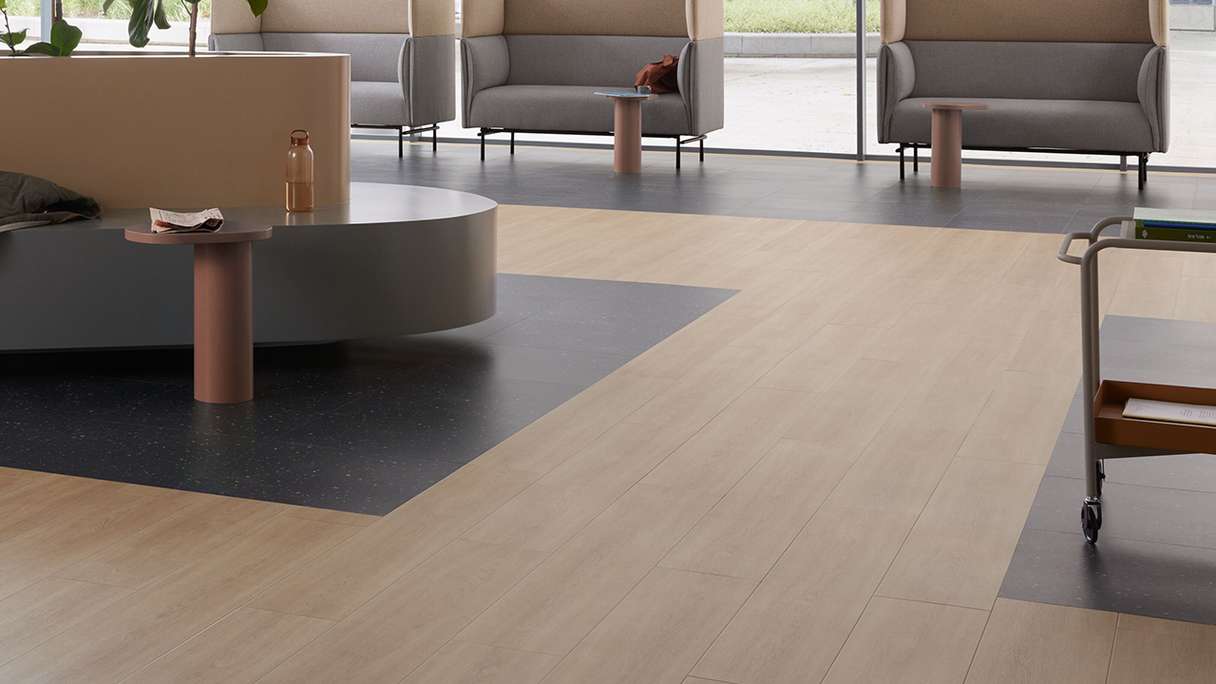 planeo Klebevinyl - SilentIQ Wood 2in1 Objekt Rovenza