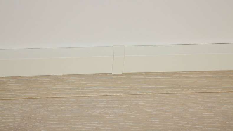 Verbindungsstück selbstklebend für Fußleiste F100202M Modern Weiß 18 x 80 mm (9062322001)