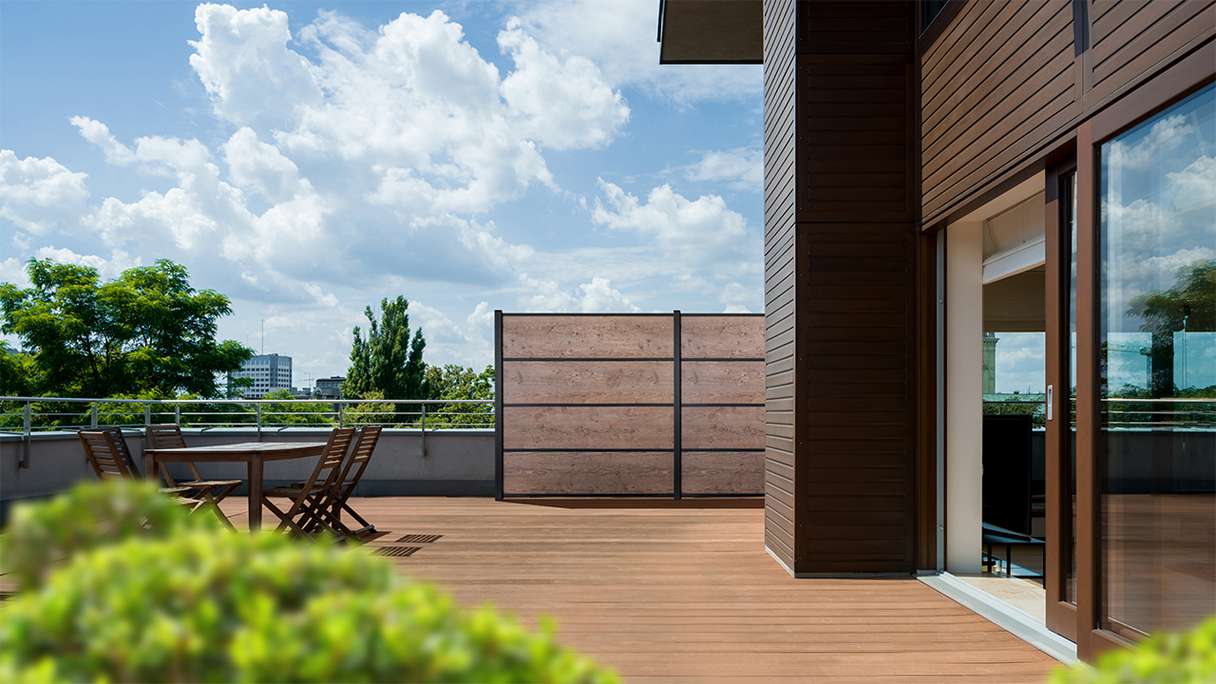 planeo Gardence Resistant - HPL-Steckzaun Holzoptik 180 x 183 cm