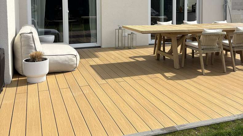 planeo CoEXWood WPC Terrassendiele Massiv ummantelt - Sand/Karamell 4.8m strukturiert