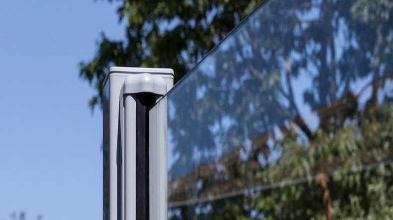 planeo Gardence Flair - Glas-Sichtschutz Tor Universal-DIN Klarglas mit Alurahmen 100 x 180 cm