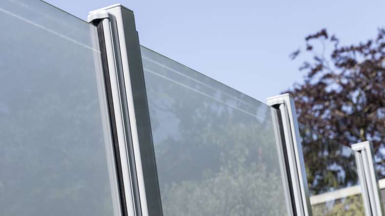 planeo Gardence Flair - Glas-Sichtschutz Hochkant Satiniert 90 x 180 cm