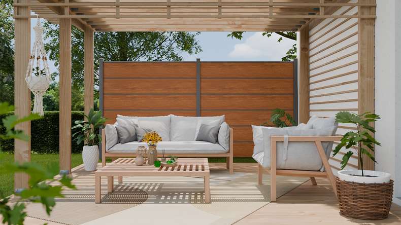 planeo Gardence Simply Premium - PVC-Steckzaun Golden Oak mit Lisenen in Anthrazit 180 x 180 cm