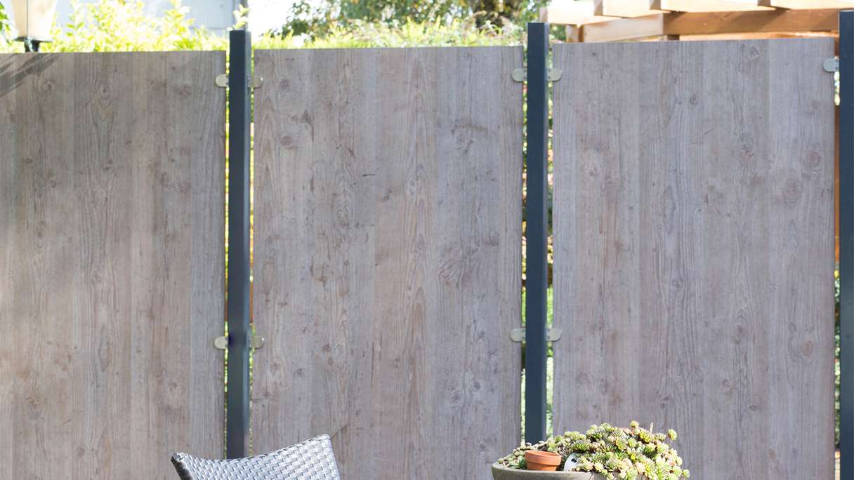planeo Gardence Resistant - HPL-Sichtschutzzaun Hochkant - Holzoptik 90 x 180cm