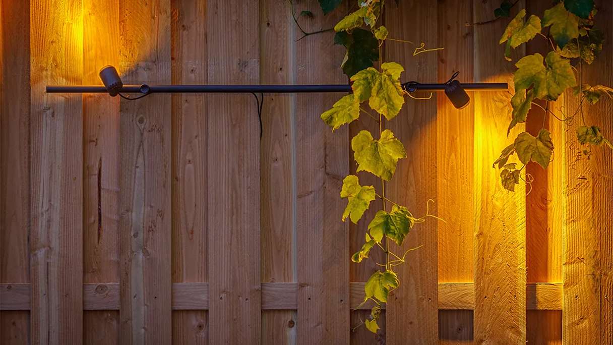 planeo Gartenbeleuchtung 12V - LED-Strahler/Wandleuchte Juno Tube - 4W 372 Lumen