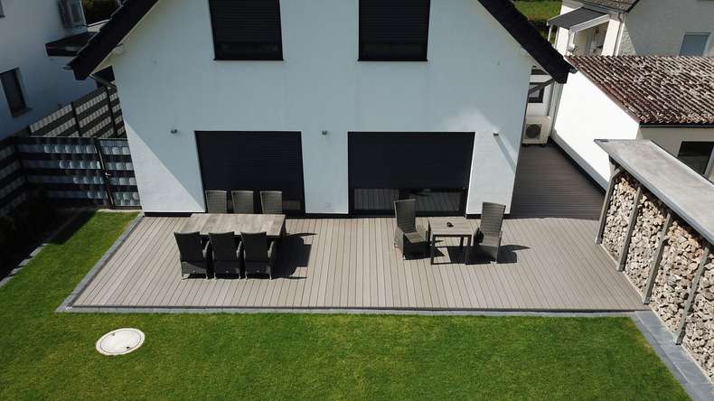 Komplett-Set TitanWood 3m Massivdiele Holzstruktur Hellgrau 21m² inkl. Alu-UK