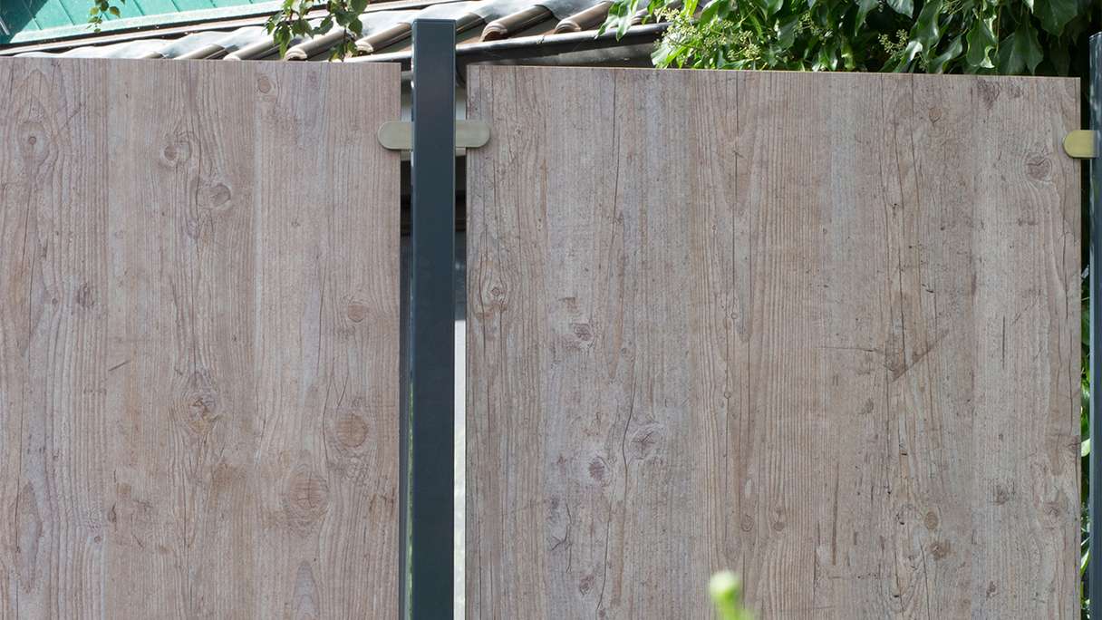 planeo Gardence Resistant - HPL-Sichtschutzzaun Hochkant - Holzoptik 90 x 180cm