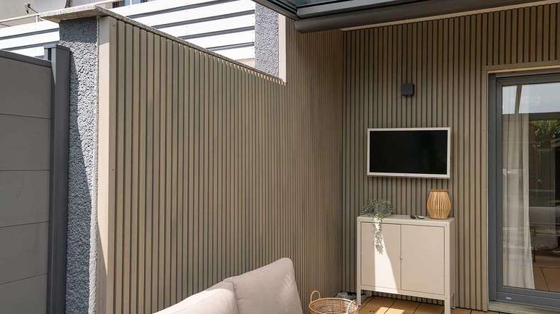planeo LINEA Wide - WPC CoEx Fassadenverkleidung Hellgrau 2900 x 181 mm