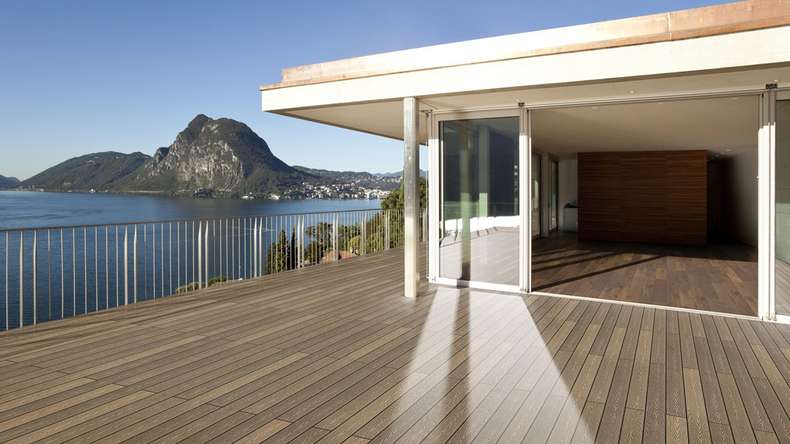 Planeo SolidWood WPC Terrassendiele - Erdbraun 4,20m französisch/struktur 3D