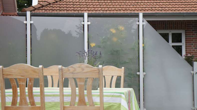 planeo Gardence Flair - Glas-Sichtschutz Schräg rechts Satiniert 90 x 180 cm