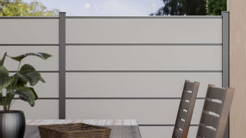 planeo Gardence Simply Premium - PVC-Steckzaun Weiss mit Lisenen in Anthrazit 180 x 180 cm