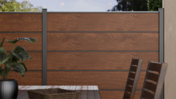 planeo Gardence Simply Premium - PVC-Steckzaun Golden Oak mit Lisenen in Anthrazit 180 x 180 cm